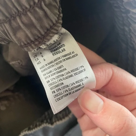 American Eagle Outfitters Lyocell Blend Cargo Pants Relaxed Fit Size 6 - Picture 8 of 9